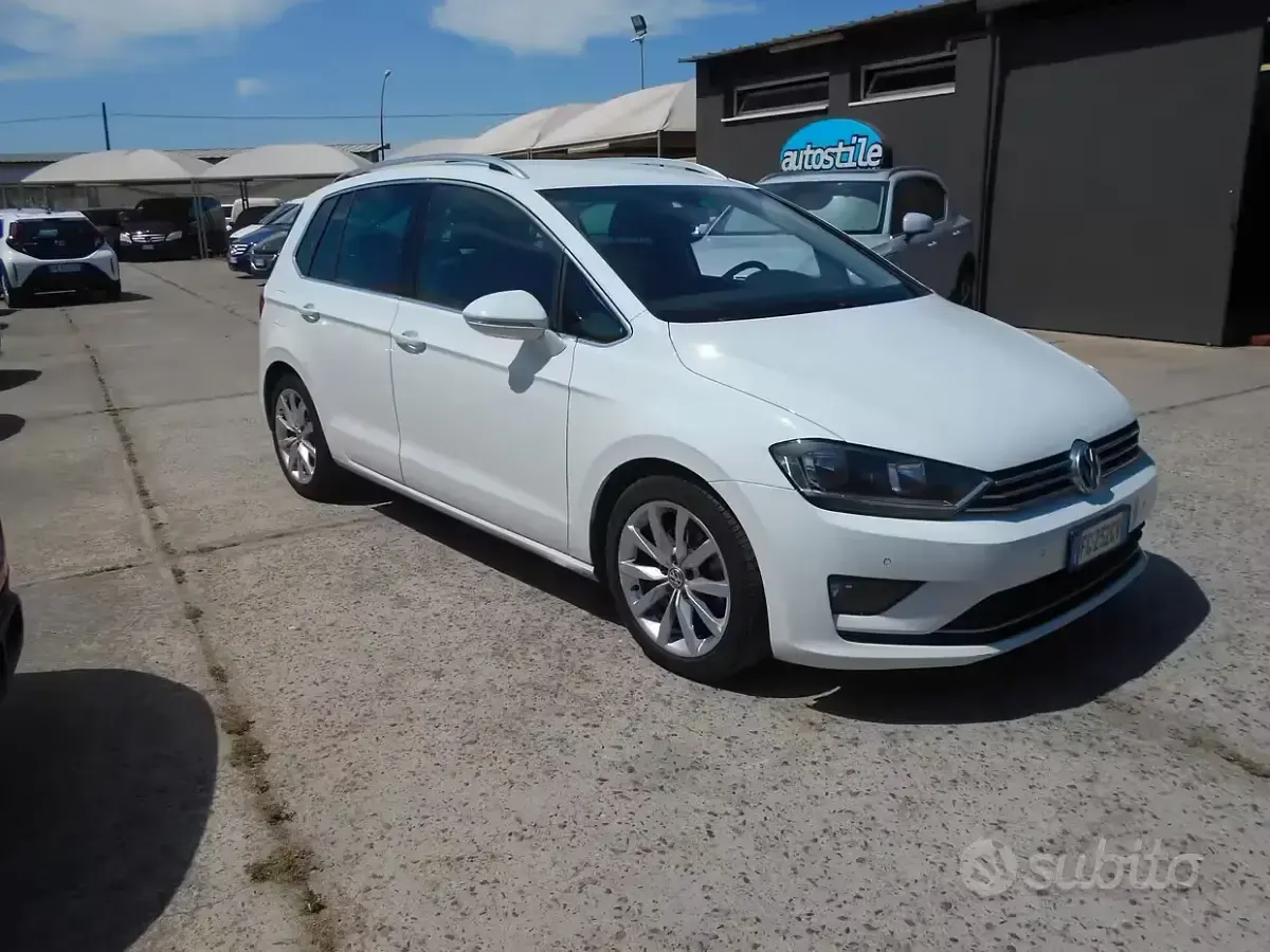 Usata VW Golf Sportsvan Executive 110 CV (80 kW) 2016 Bianco Monovolume