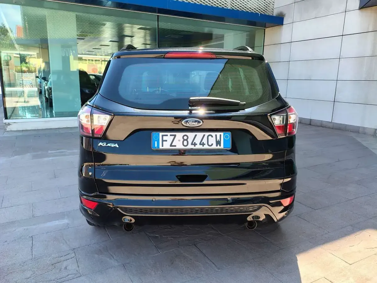 Usata Ford Kuga ST-Line 120 CV (88 kW) 2019 Nero SUV
