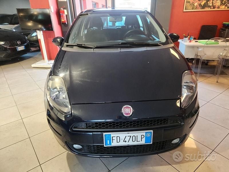 Usata Fiat Punto Lounge 77 CV (56 kW) 2016 Blu/azzurro Utilitaria