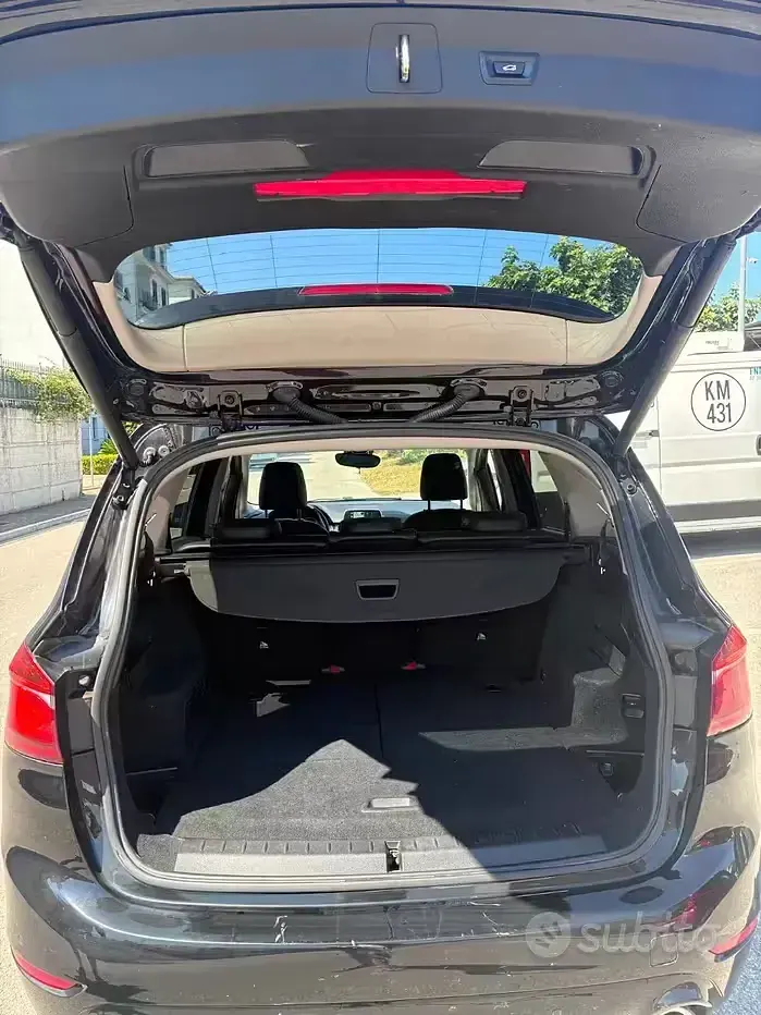 Usata BMW 218 Active Tourer Efficient Dynamics 150 CV (110 kW) 2019 Nero Monovolume