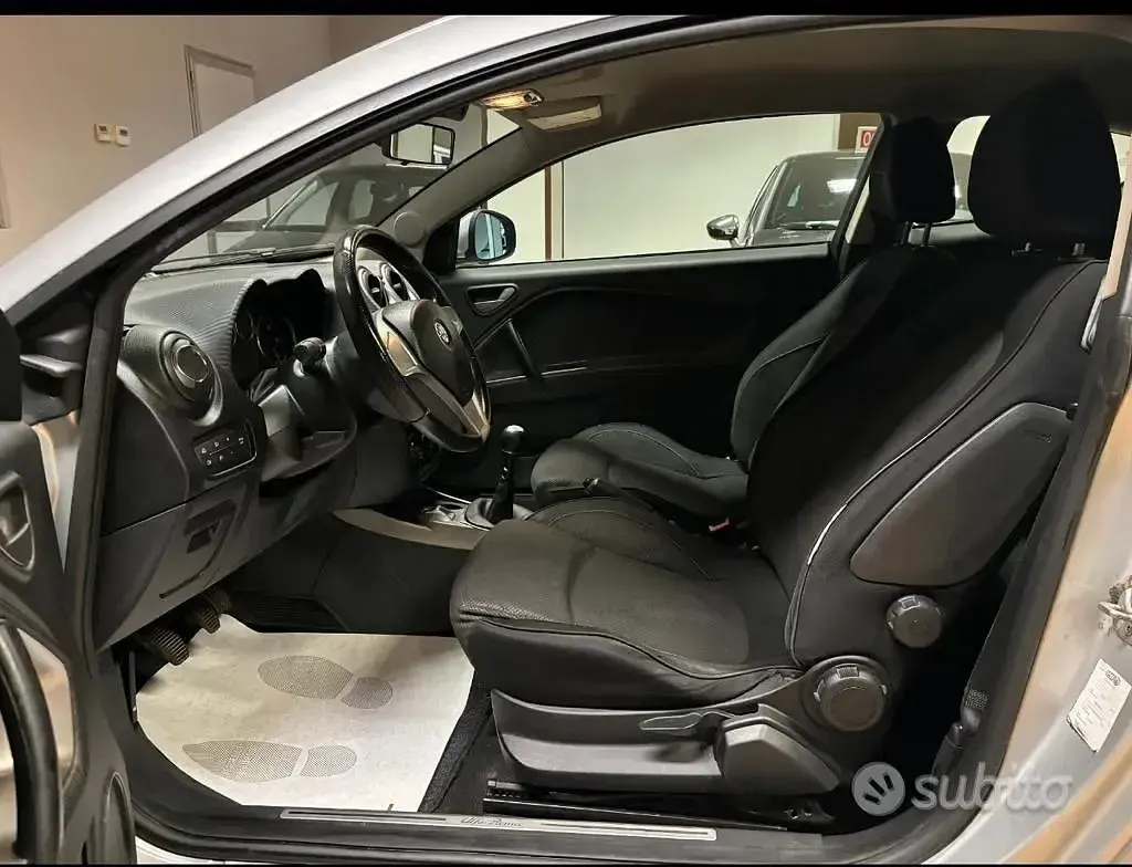 Usata Alfa Romeo MiTo 120 CV (88 kW) 2011 Grigio Utilitaria
