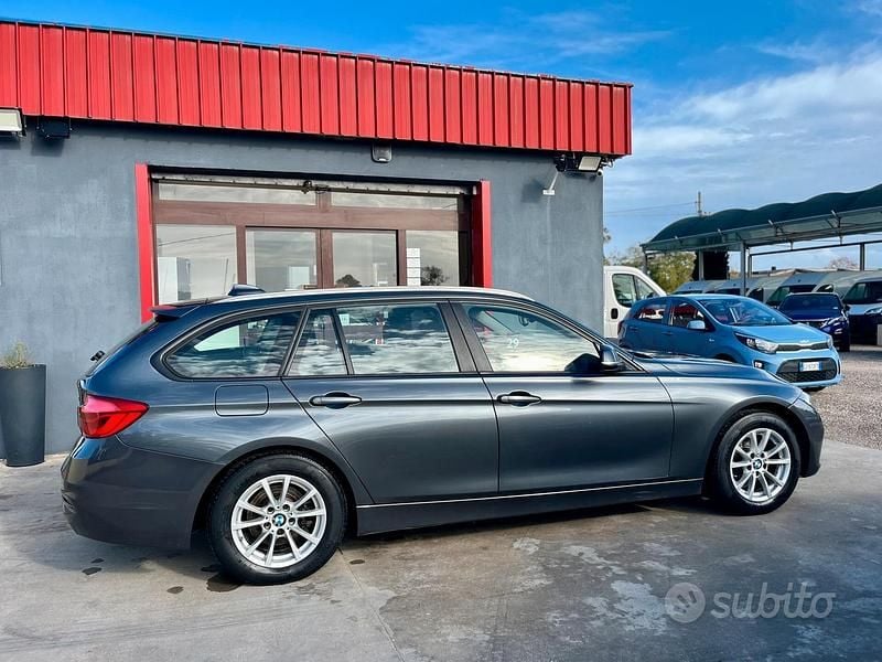 Usata BMW 318 Advantage 150 CV (110 kW) 2016 Mineralgrau metallizzato (b39) Station wagon