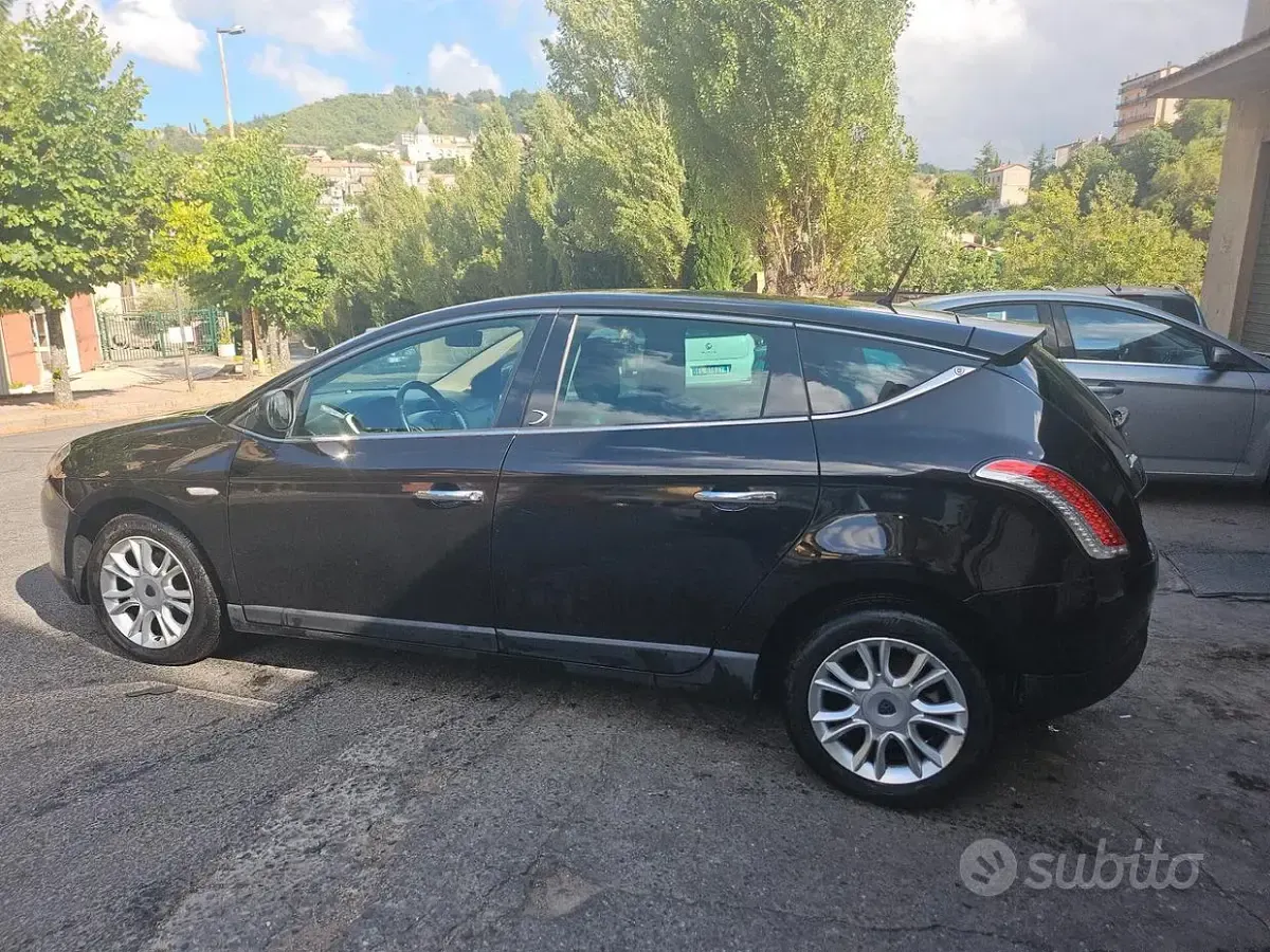 Usata Lancia Delta Gold 120 CV (88 kW) 2012 Nero Utilitaria
