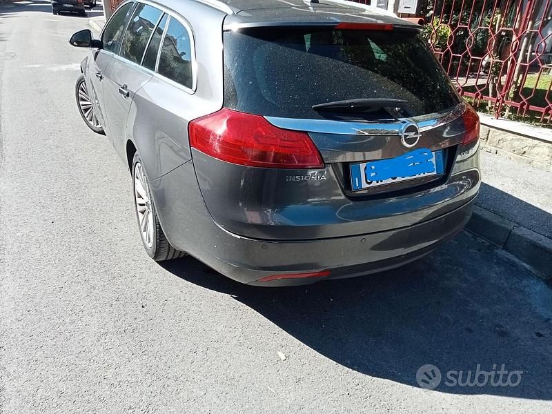 Usata Opel Insignia 170 CV (125 kW) 2011 Marrone Berlina