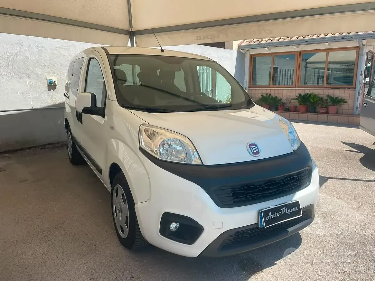 Usata Fiat Qubo Trekking 95 CV (69 kW) 2017 Bianco Monovolume