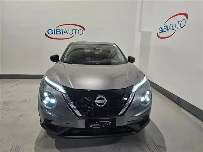 Usata Nissan Juke Acenta 143 CV (105 kW) 2025 Grigio scuro SUV