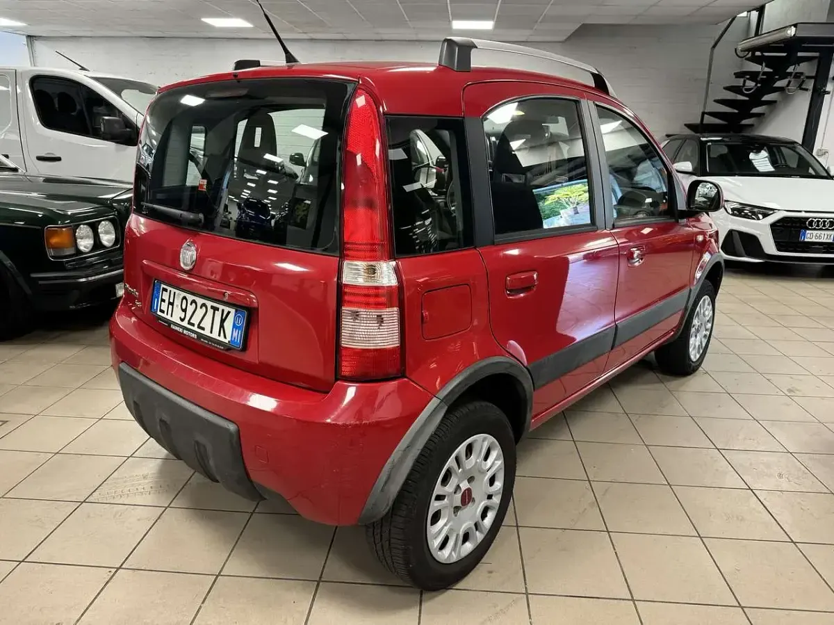 Usata Fiat Panda 4x4 Climbing 69 CV (50 kW) 2011 Rosso Utilitaria