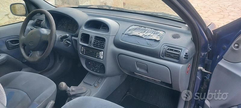 Usata Renault Clio II 2000 Blu Utilitaria