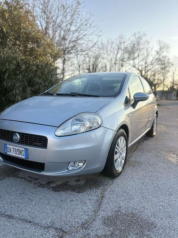 Usata Fiat Grande Punto Dynamic 90 CV (66 kW) 2005 Utilitaria