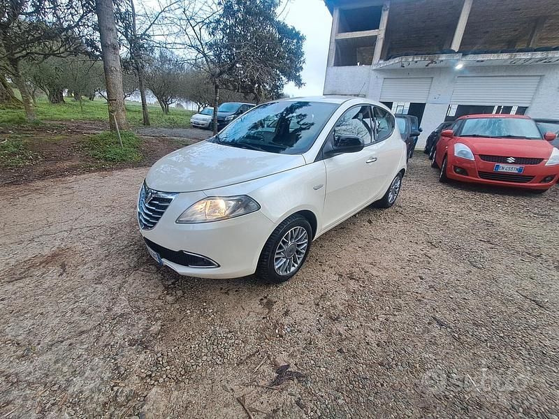 Usata Lancia Ypsilon S 69 CV (50 kW) 2011 Bianco Utilitaria