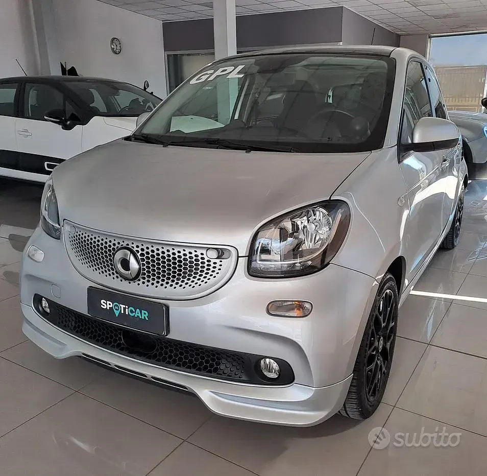 Usata Smart ForFour Passion 71 CV (52 kW) 2019 Grigio Utilitaria