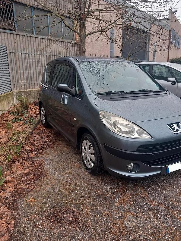 Usata Peugeot 1007 70 CV (51 kW) 2008 Grigio Monovolume