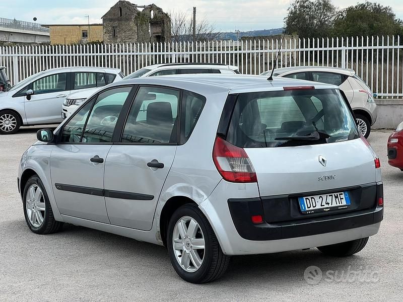 Usata Renault Scénic II Dynamique 106 CV (77 kW) 2006 Grigio Monovolume