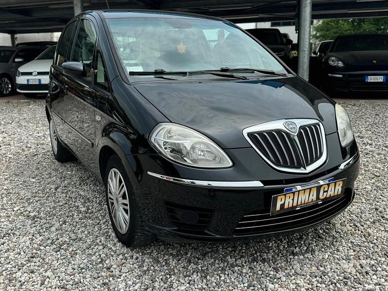 Nero Usata 2008 Lancia Musa Monovolume | 3000 € (Buon prezzo) - Immagine 1/4