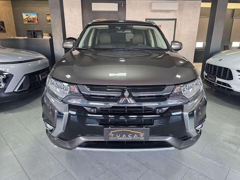 Usata Mitsubishi Outlander P-HEV 163 CV (119 kW) 2018 Bronzo SUV