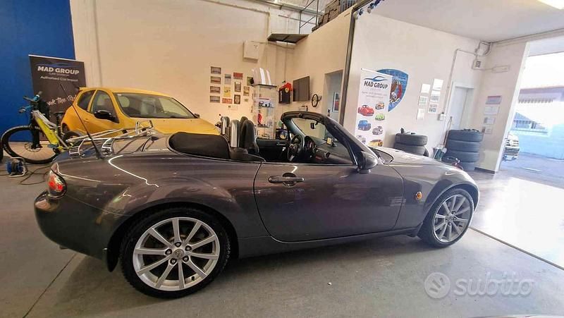 Usata Mazda MX5 High 160 CV (117 kW) 2006 Grigio Cabrio