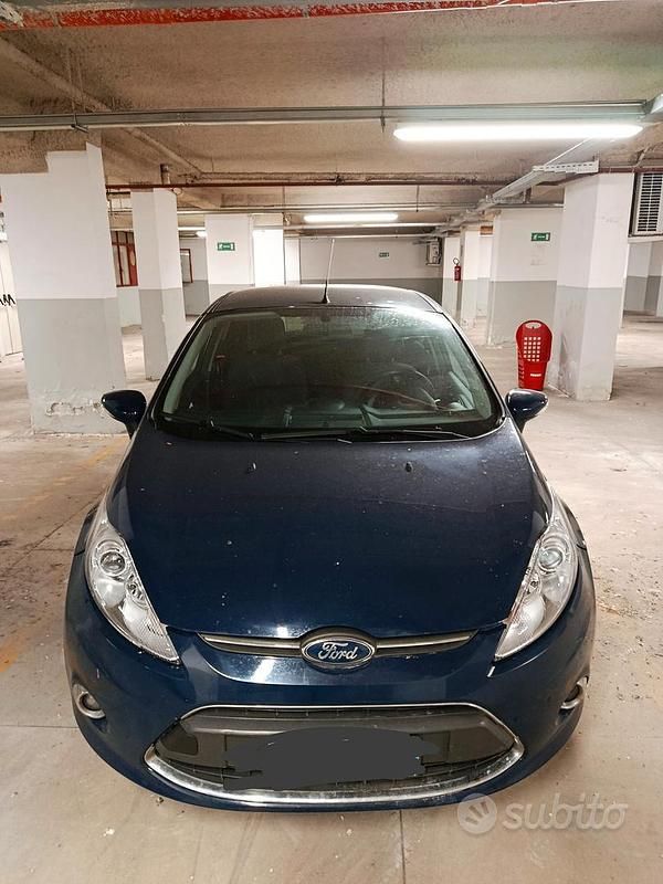 Usata Ford Fiesta Titanium 75 CV (55 kW) 2012 Blu Utilitaria