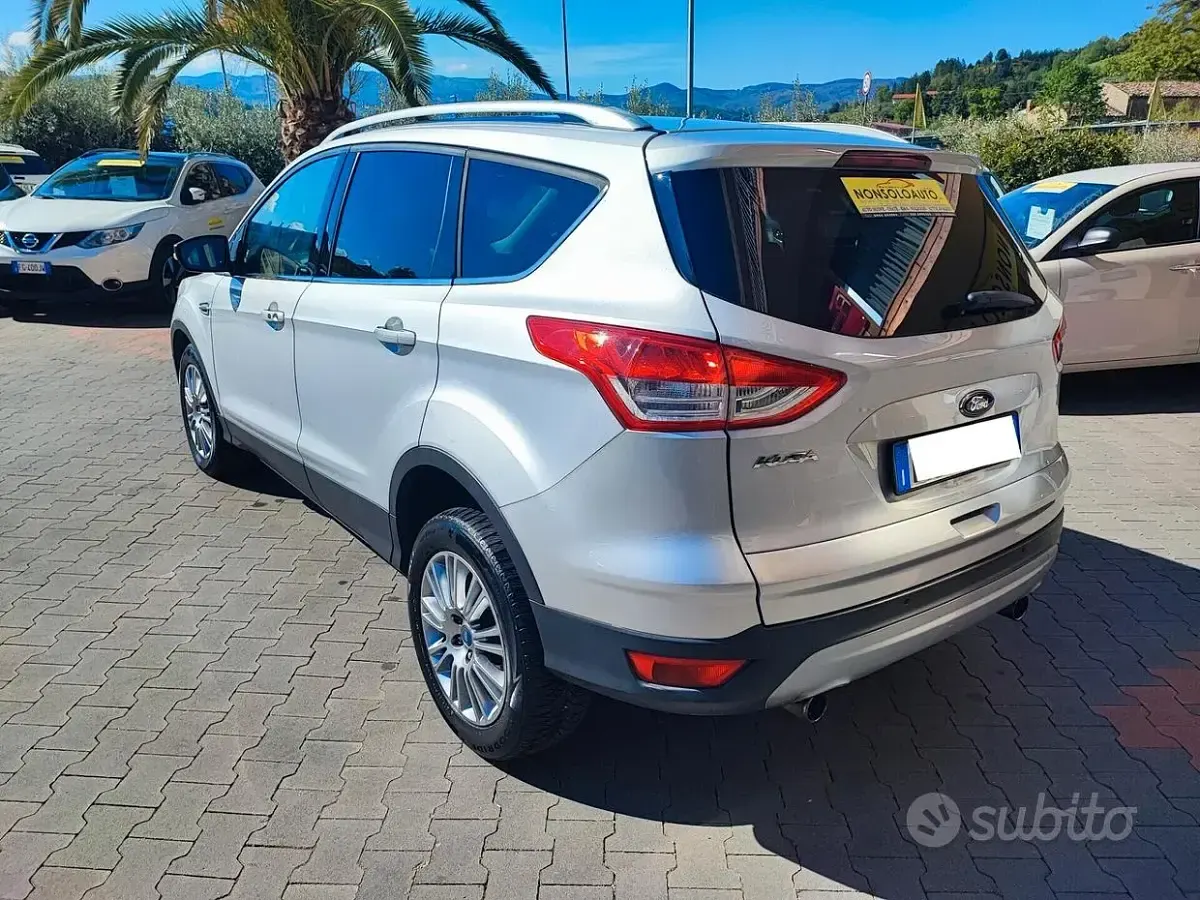 Usata Ford Kuga 140 CV (102 kW) 2014 Grigio SUV