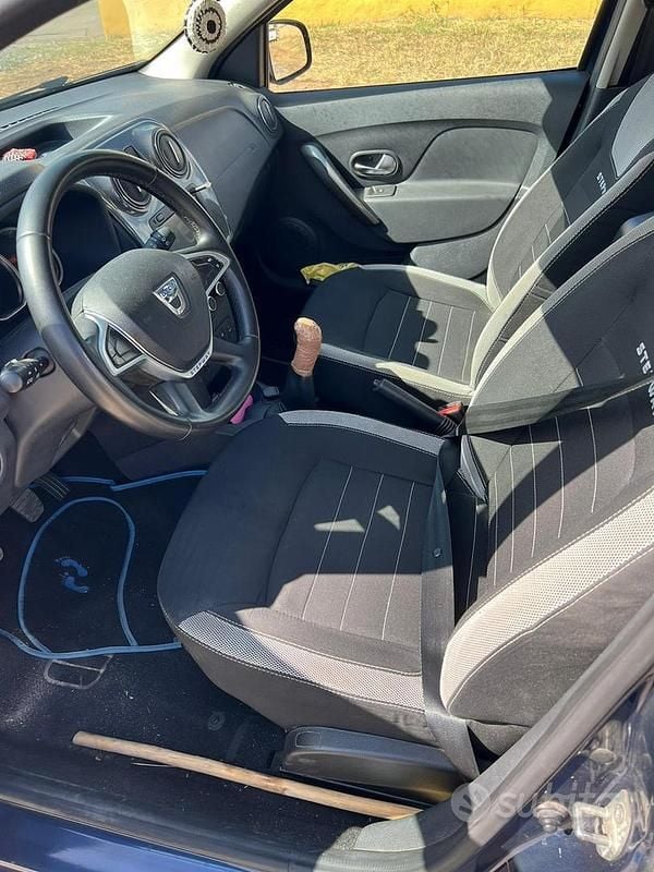 Blu Usata 2017 Dacia Sandero Stepway Due volumi | 8000 € (Ottimo prezzo) - Immagine 1/4