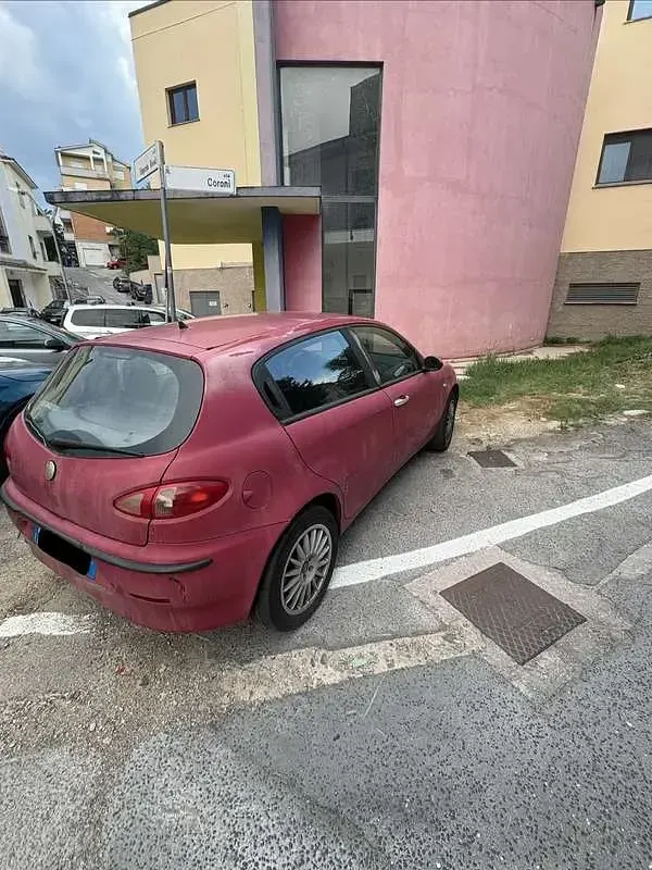 Usata Alfa Romeo 147 Distinctive 116 CV (85 kW) 2004 Utilitaria