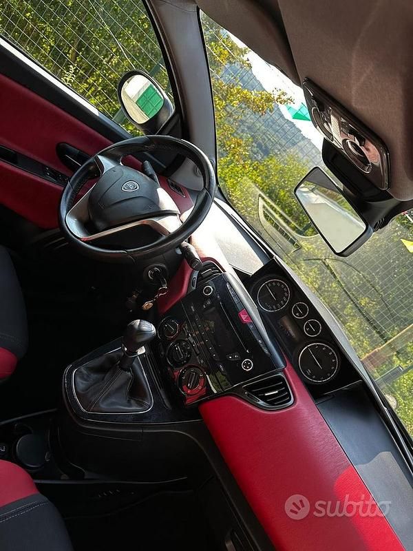 Usata Lancia Ypsilon 69 CV (50 kW) 2013 Nero Utilitaria