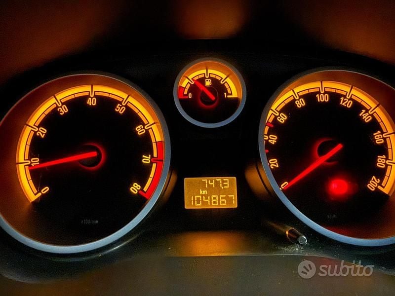 Usata Opel Corsa 86 CV (63 kW) 2010 Grigio Berlina