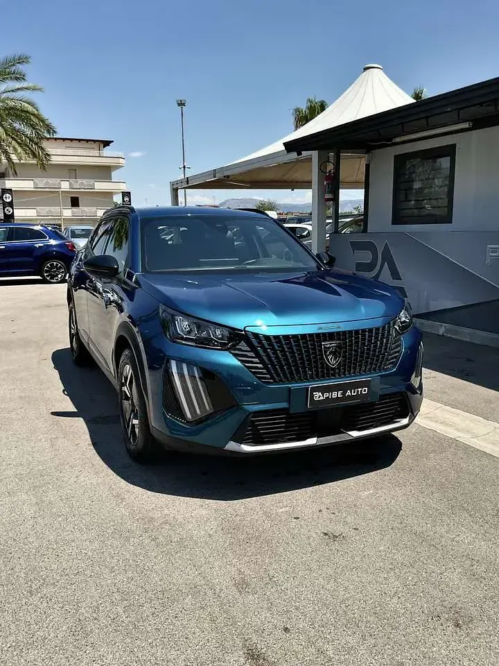 Usata Peugeot 2008 Style 101 CV (74 kW) 2025 Verde SUV