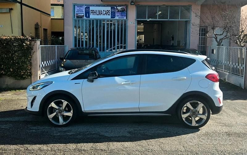 Usata Ford Fiesta Active 85 CV (62 kW) 2019 Bianco Utilitaria