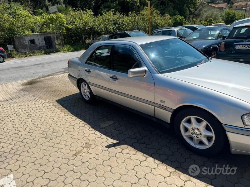 Usata Mercedes C200 192 CV (141 kW) 1996 Grigio Berlina