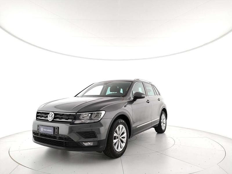 Indium grey met. Usata 2017 VW Tiguan Business SUV | 16.500 € (Buon prezzo) - Immagine 1/4