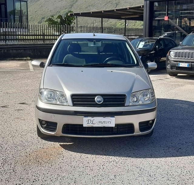 Usata Fiat Punto Dynamic 69 CV (50 kW) 2005 Argento Utilitaria