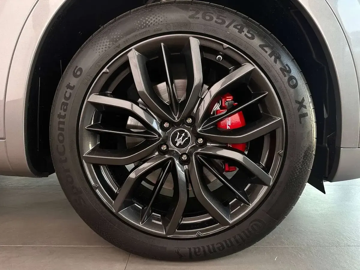Usata Maserati Levante GT 330 CV (242 kW) 2022 Grigio metallizzato SUV