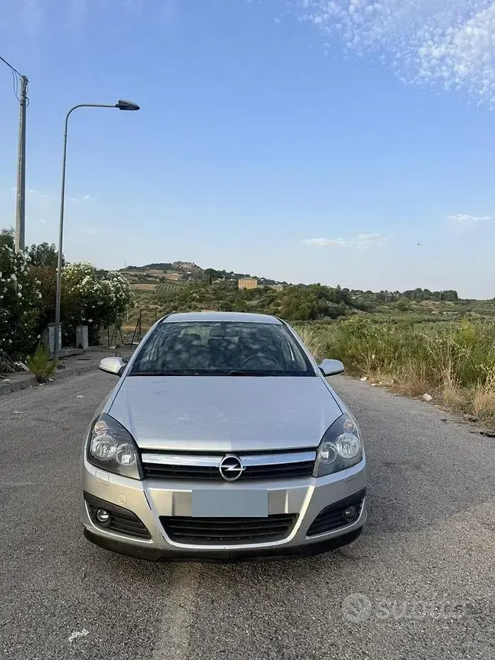 Usata Opel Astra 101 CV (74 kW) 2005 Grigio Berlina