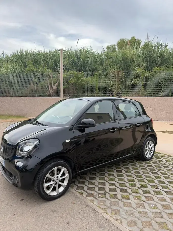 Usata Smart ForFour 71 CV (52 kW) 2016 Nero Utilitaria