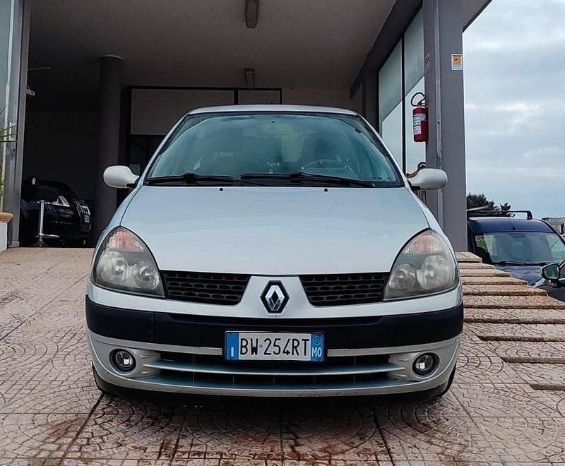 Usata Renault Clio II Dynamique 74 CV (54 kW) 2002 Blu Berlina