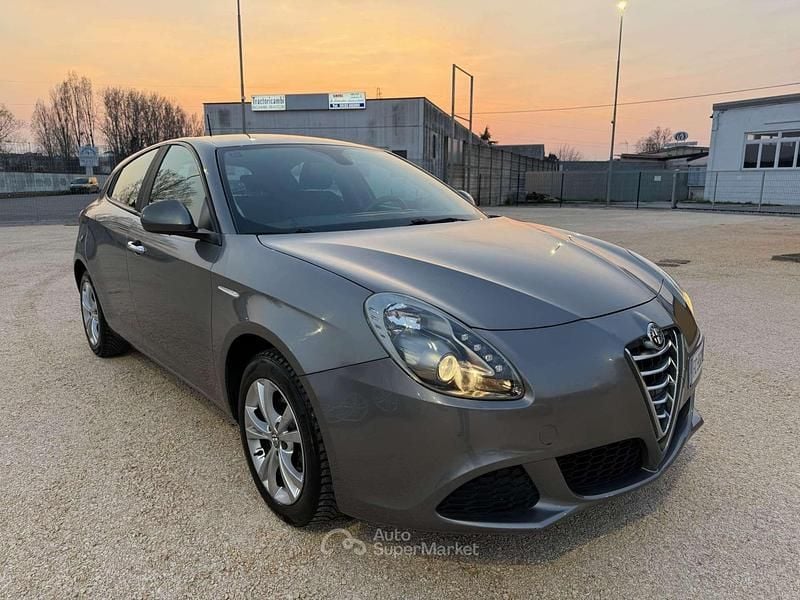 Usata Alfa Romeo Giulietta Distinctive 120 CV (88 kW) 2016 Grigio Utilitaria