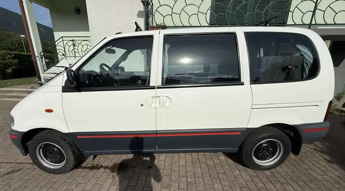 Usata Nissan Serena 75 CV (55 kW) 1999 Monovolume