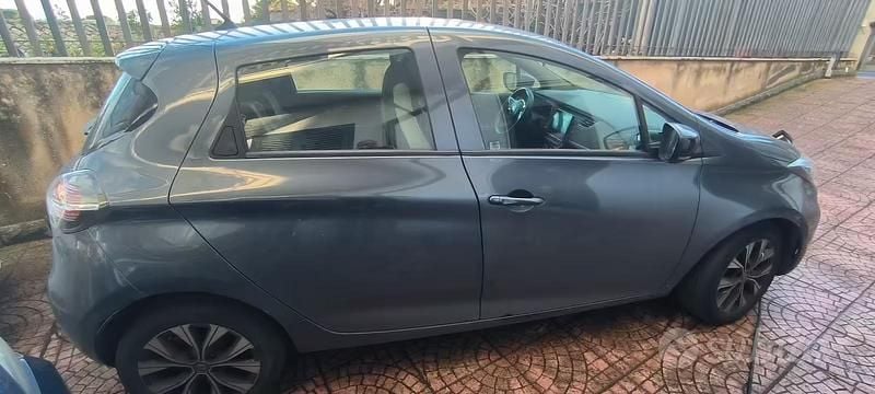 Usata Renault Zoe Zen 100 kW (136 CV) 2021 Grigio Utilitaria
