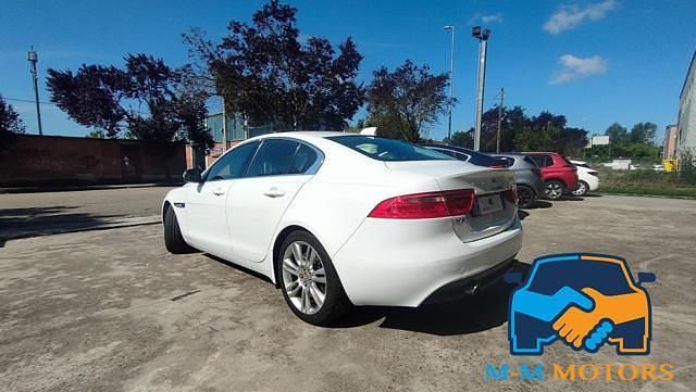 Usata Jaguar XE Prestige 241 CV (177 kW) 2017 Bianco Berlina