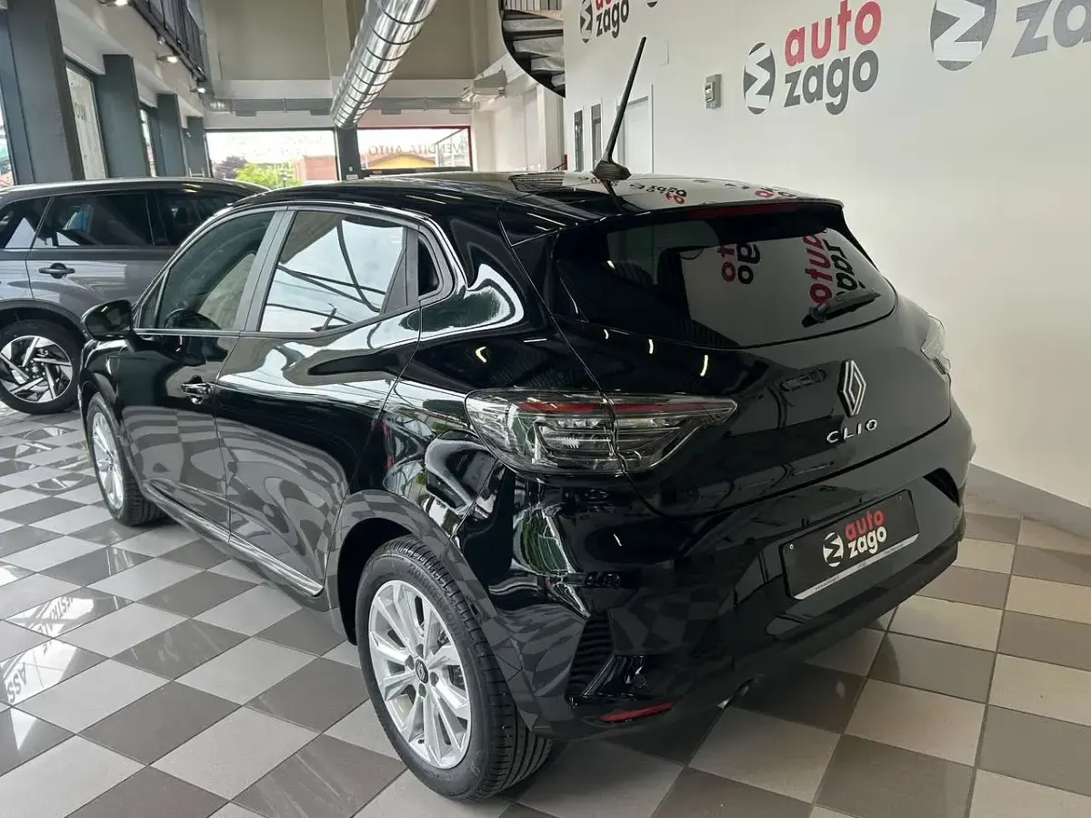 Usata Renault Clio V Evolution 91 CV (66 kW) 2025 Nero metallizzato Berlina