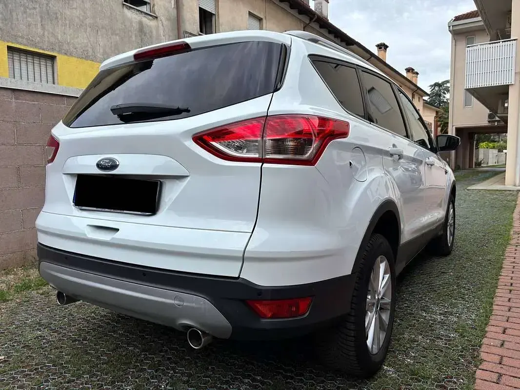Usata Ford Kuga Titanium 150 CV (110 kW) 2016 Bianco SUV