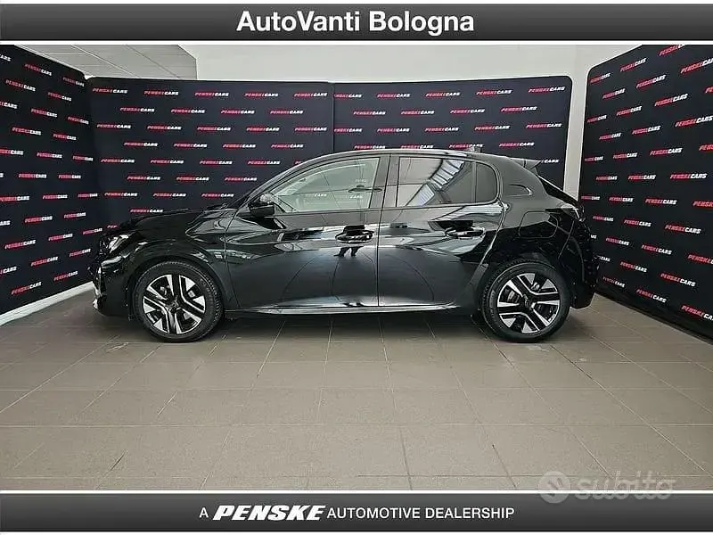 Usata Peugeot 208 Allure 101 CV (74 kW) 2024 Nero Utilitaria