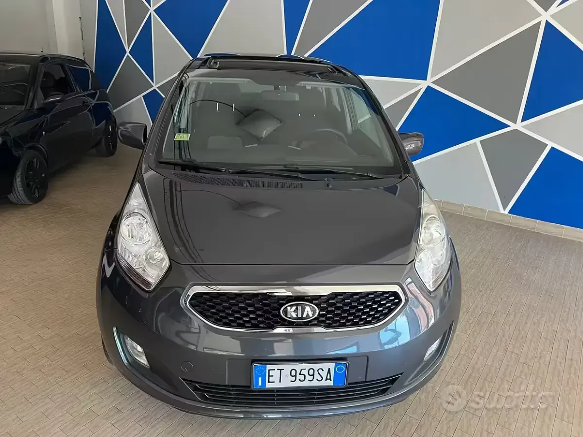 Usata Kia Venga 90 CV (66 kW) 2014 Grigio Utilitaria