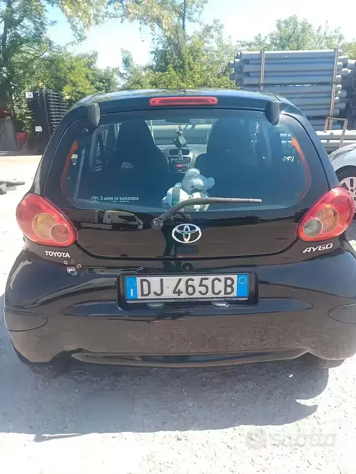 Usata Toyota Aygo 68 CV (50 kW) 2007 Nero Utilitaria