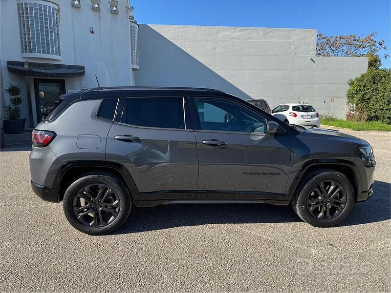 Grigio Usata 2021 Jeep Compass SUV | 22.500 € (Buon prezzo) - Immagine 1/4