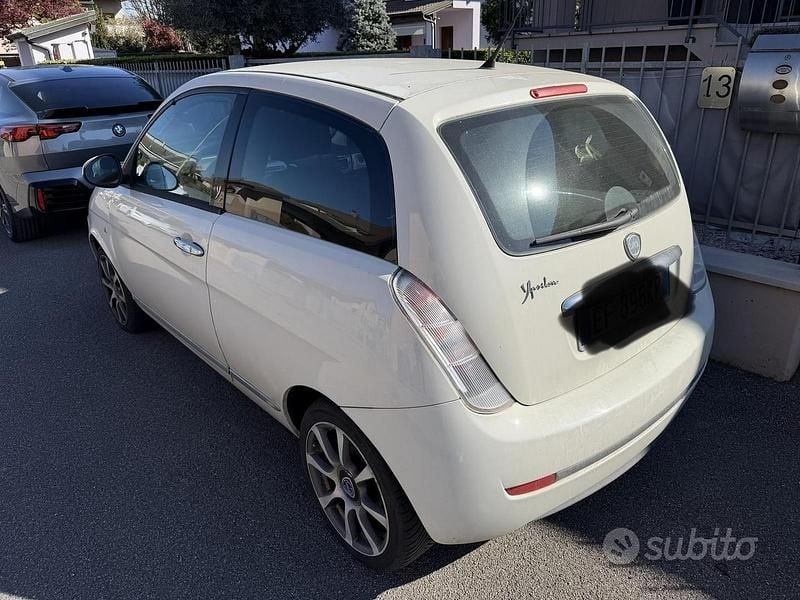 Usata Lancia Ypsilon 60 CV (44 kW) 2010 Bianco Utilitaria