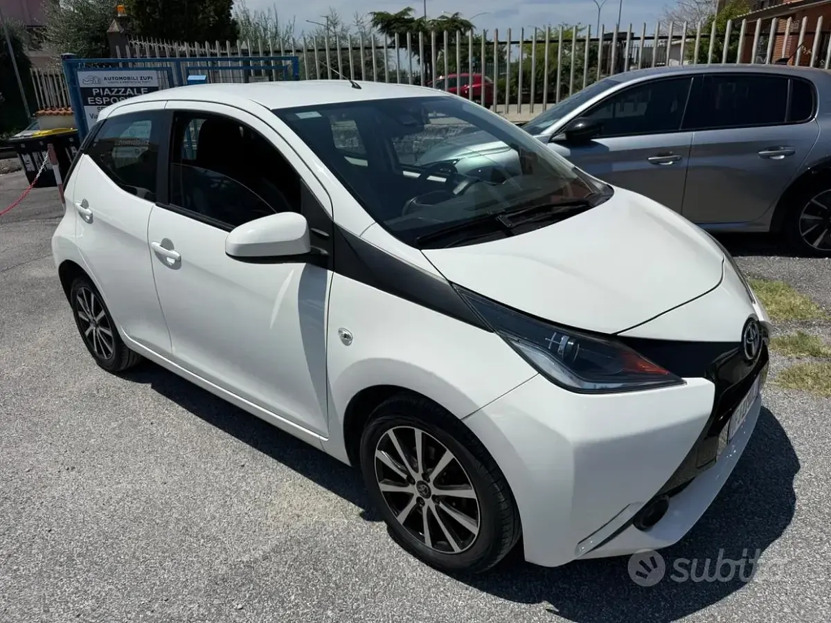 Usata Toyota Aygo 69 CV (50 kW) 2017 Bianco Utilitaria