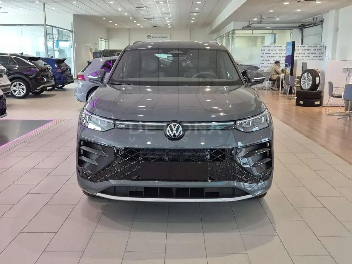 Nuova VW Tayron R-line Plus 204 CV (150 kW) 2026 Dolphin grey metallizzato SUV