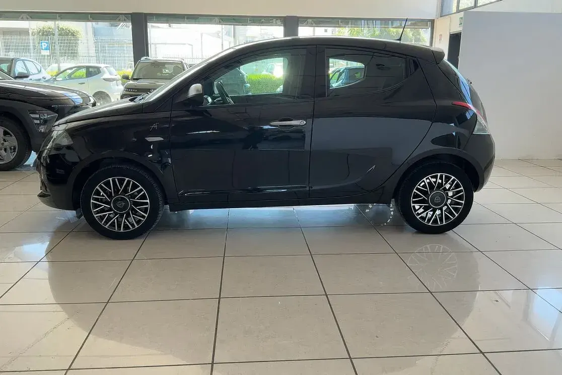 Usata Lancia Ypsilon 70 CV (51 kW) 2023 Nero Utilitaria