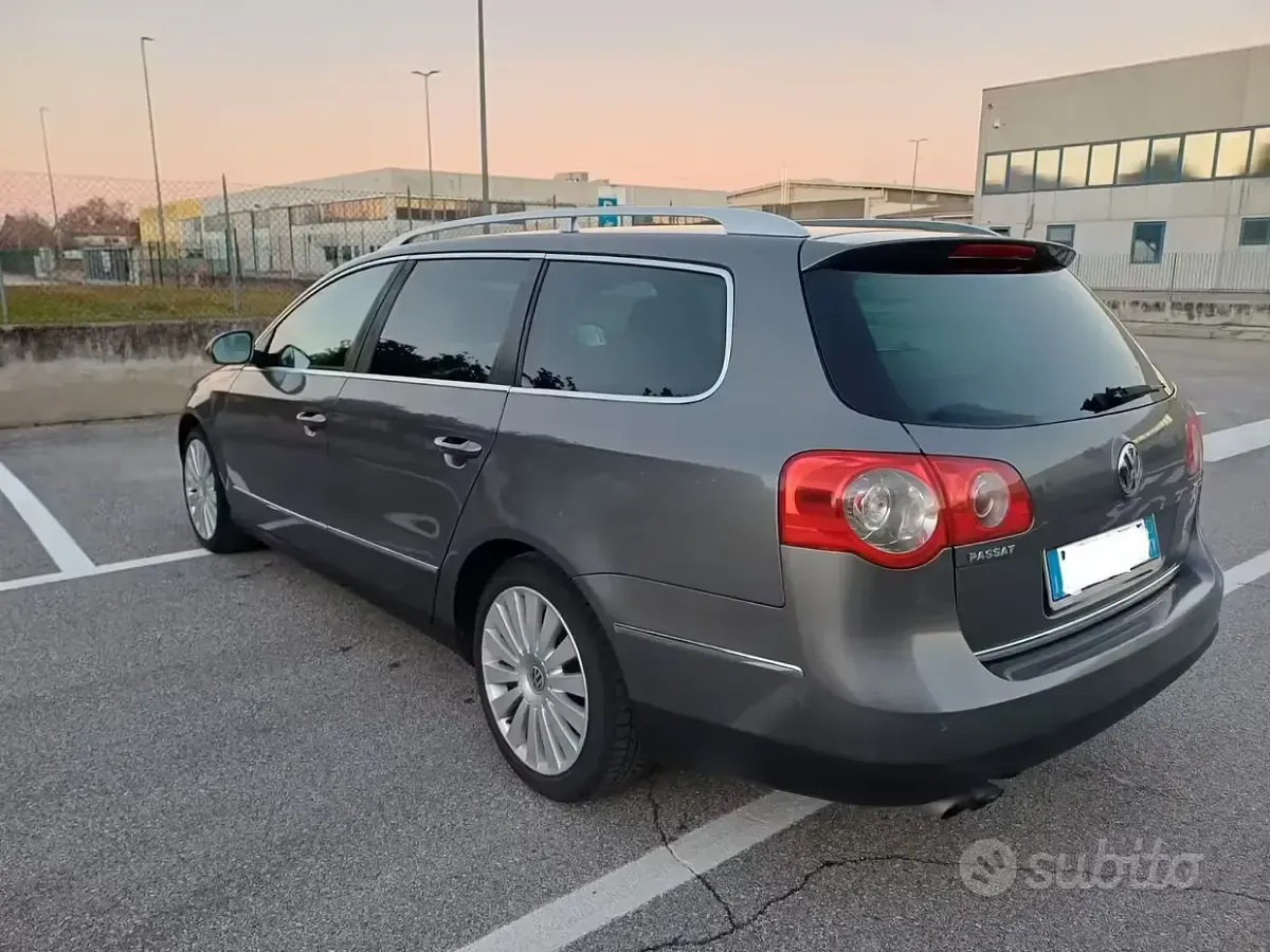 Usata VW Passat 170 CV (125 kW) 2007 Grigio Station wagon